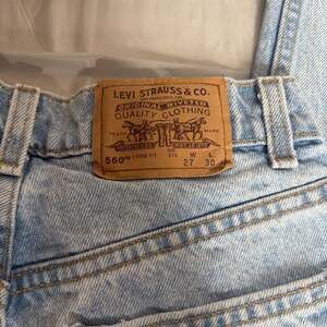 Vintage 90s Levi's 560 Loose Fit Orange Tab Light Wash Denim Jeans USA Made